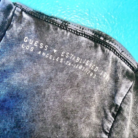 Guess Men’s Acid Wash V-Neck T-Shirt - Picture 6 of 8